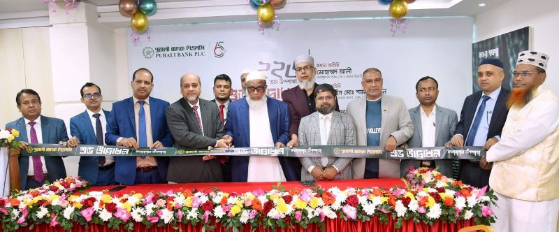 আল-আরাফাহ্ ইসলামী ব্যাংক ও র‌্যাডিসন ব্লু ঢাকার মধ্যে চুক্তি সই